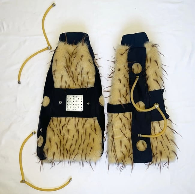 unidentified #000 furry legwarmers