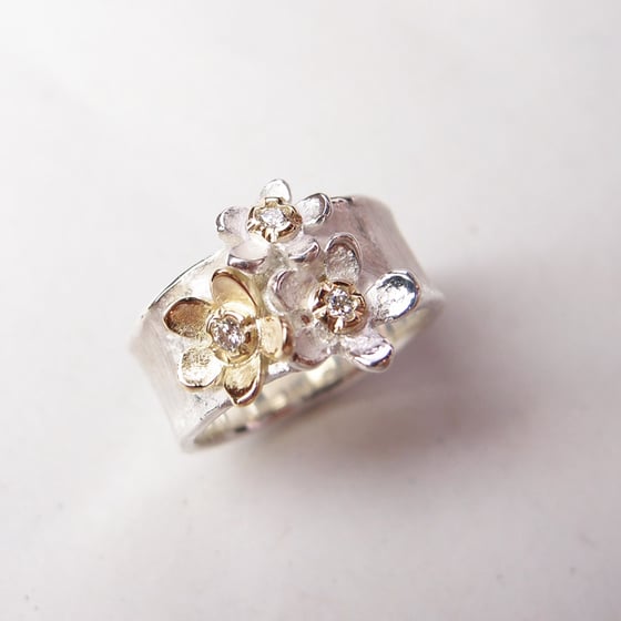 Beeld van Drie vergeet mij nietjes