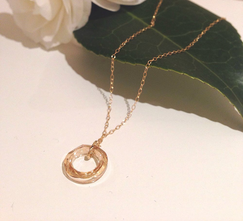 Image of Gold Kiss Eternal Love Necklace