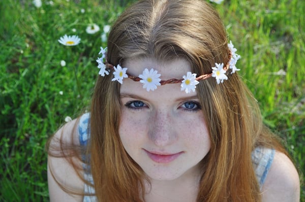 Image of White daisy crown