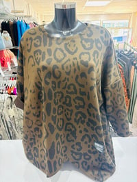 Image 4 of Lola - Oversized Leopard Print Top