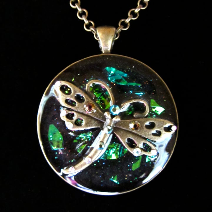 Emerald Dragonfly Iridescent Round Pendant *WAS £20 NOW £10*
