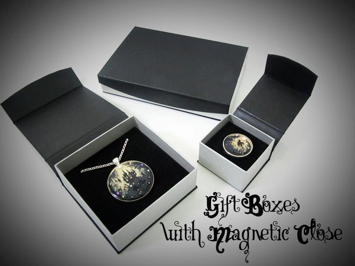 Ruby Rocks Skullie Bronze Ring