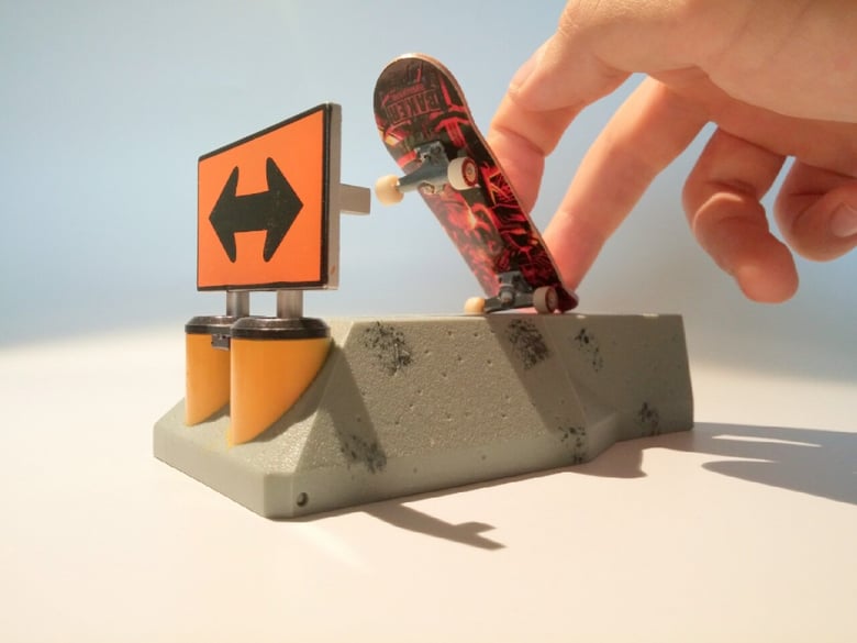 Image of Tech Deck plastic fingerboard ramp (obstacle) 