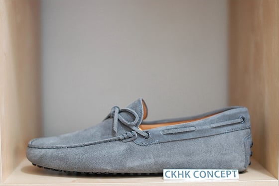 Image of Tod's Gommino Driving Shoes in Suede - Grey