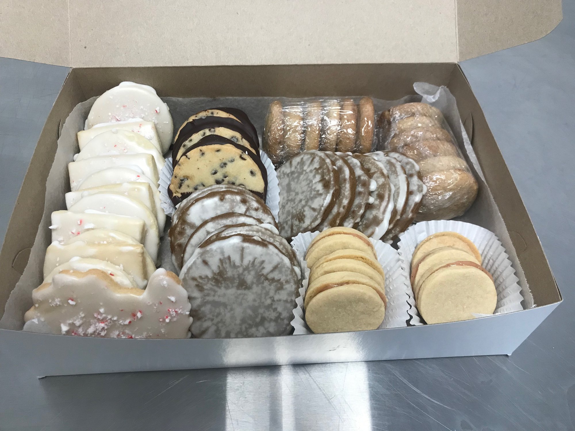 https://assets.bigcartel.com/product_images/13be1530-0f23-41dd-b0ef-1fbc15b00b58/small-holiday-cookie-box-2dozen-cookies.jpg?auto=format&fit=max&w=2000