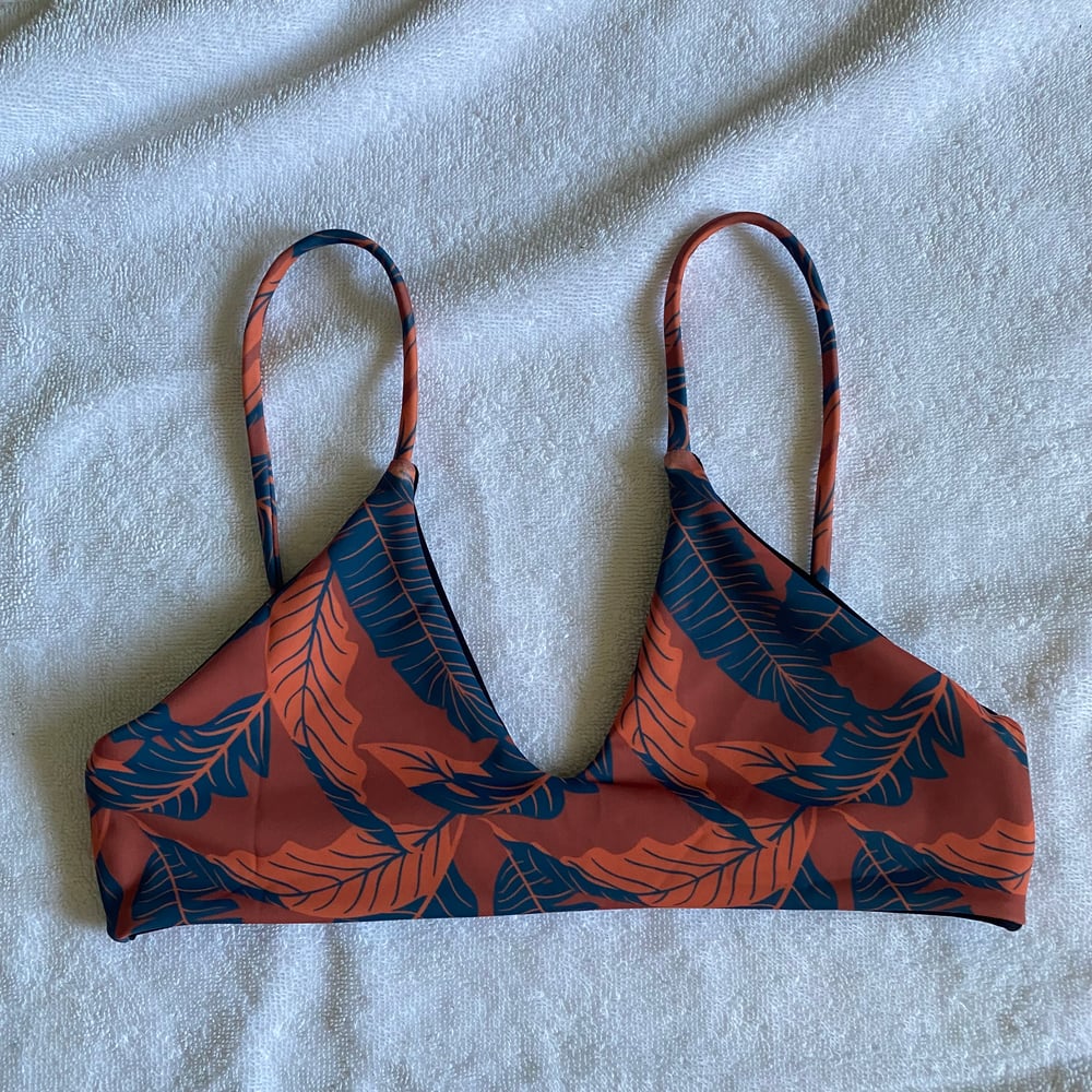 Image of ACTIVE TOP : FALLING FOR TERRACOTTA X BLACK 