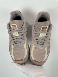 Image 5 of New Balance 990v4 (Women’s 9.5)