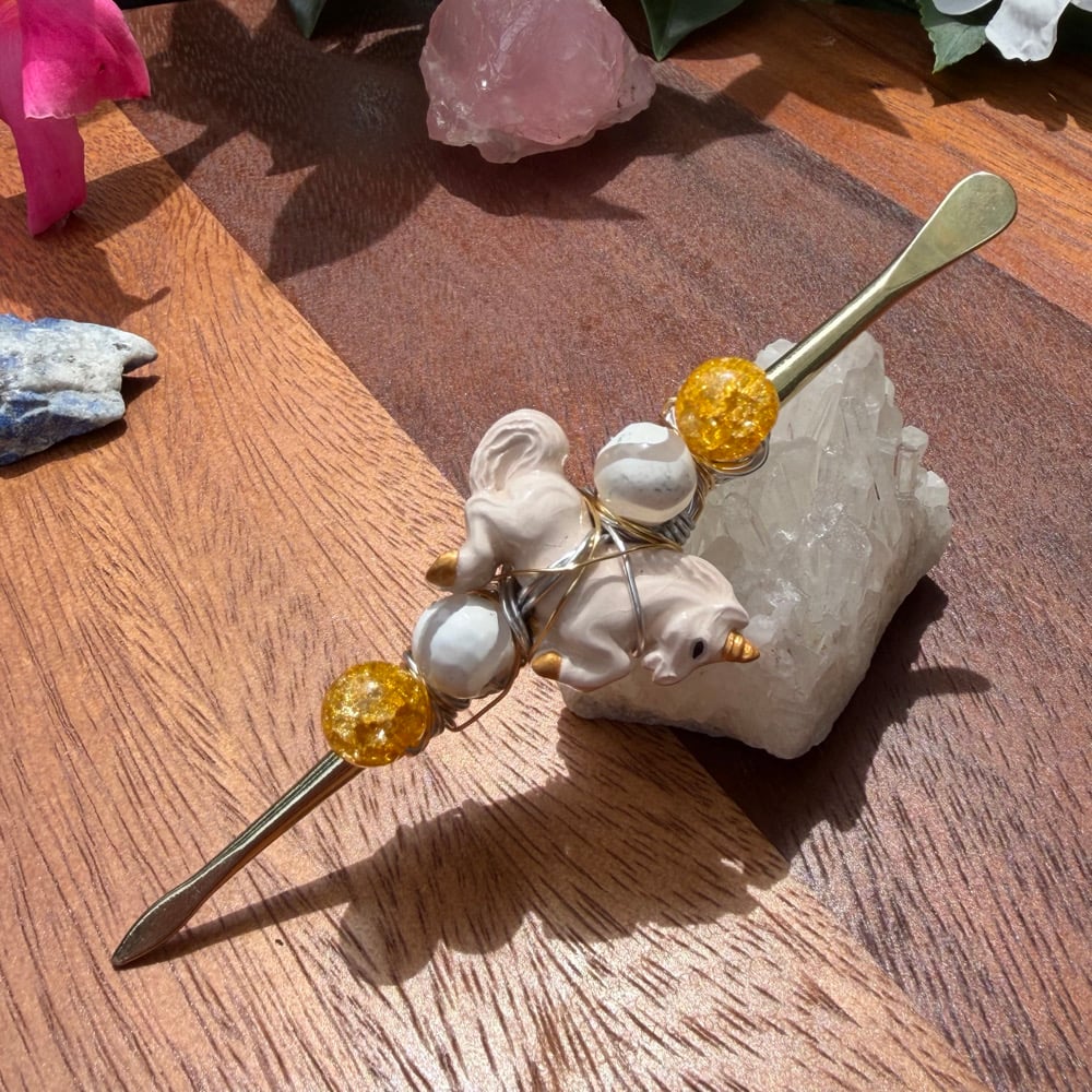 Image of white carousel dab tool
