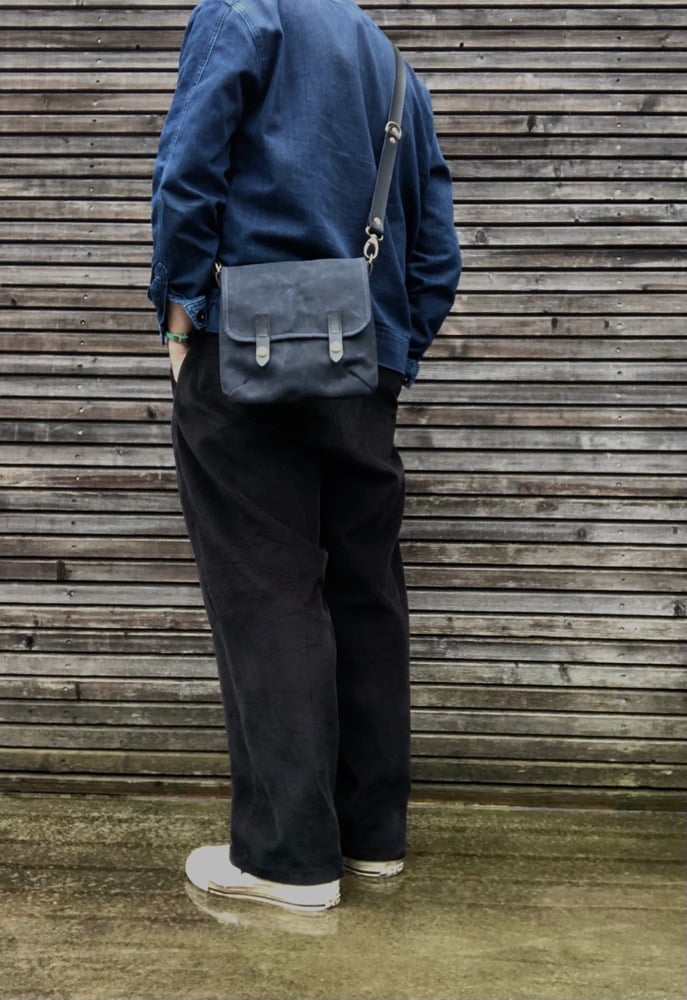 Image of Satchel in black waxed canvas day bag small messenger bag Musette COLLECTION UNISEX