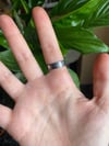 Anillo amodiño de plata con pátina negra