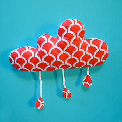 Image of Coussin nuage écailles rouge