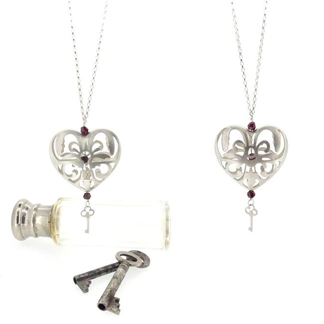 Wonderland Peeping keyhole heart necklace