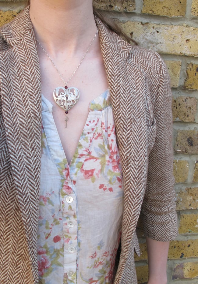 Wonderland Peeping keyhole heart necklace