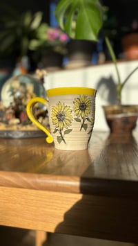 Image 2 of Sunflower mug 01