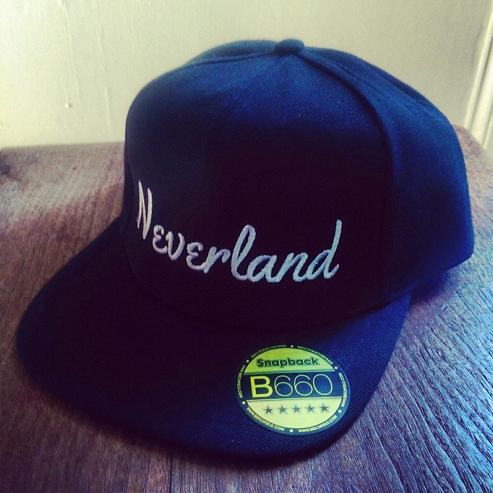 Snapback (Black, Classic) / Neverland