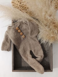 Image 1 of Knitted newborn onesie for photoshoots - neutral brown - closed legs