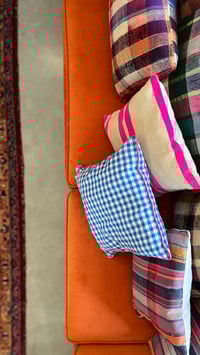 Image 1 of coussin vichy bleu 