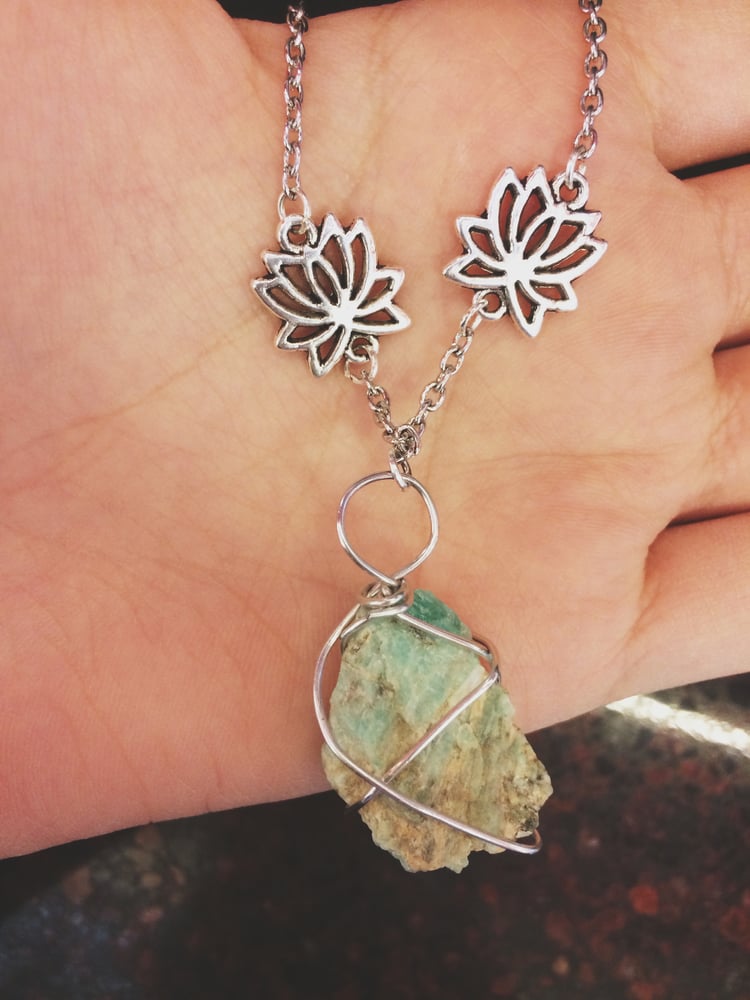 Image of Emerald Lotus Necklace