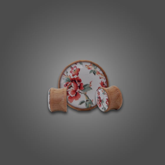 Image of WOODEN FLORAL PLUG