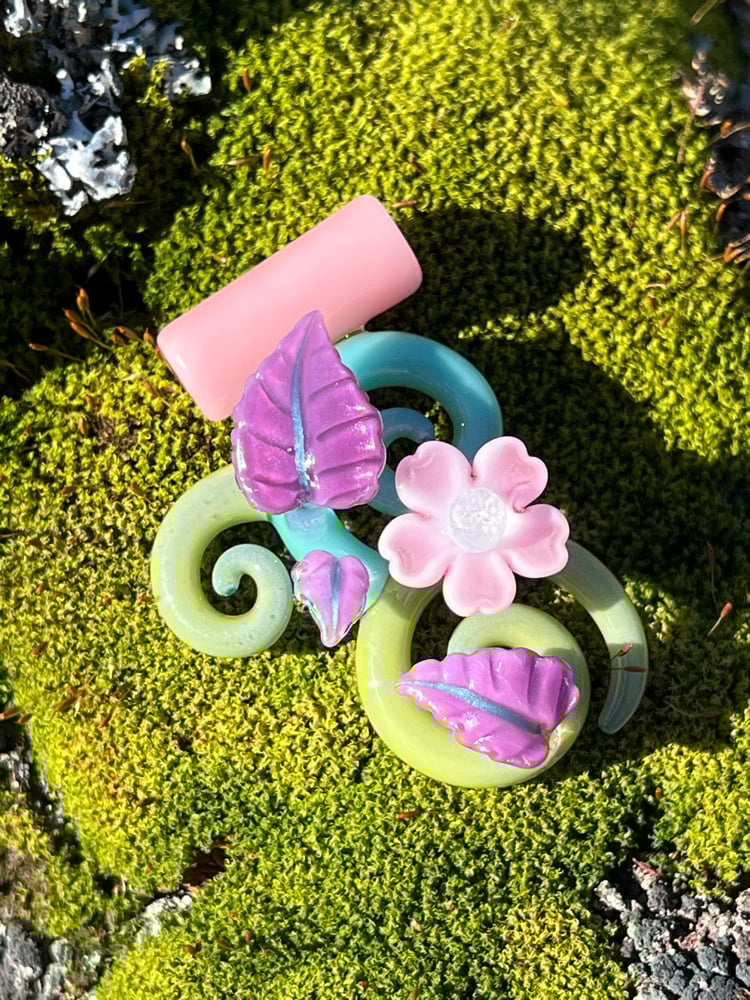 Image of 80’s Pastel Spring Flower Vine Pendant