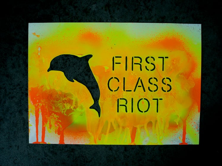 Image of FIRST CLASS RIOT SPRAY SCREEN