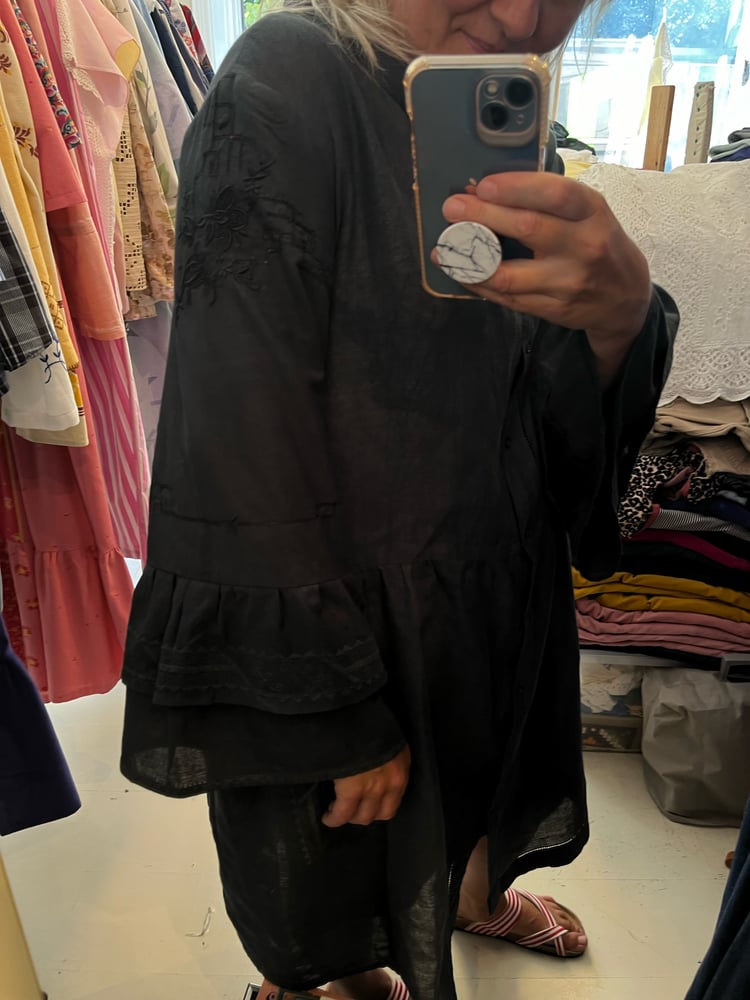 Image of Pernille kjole i sort (m-xxl)