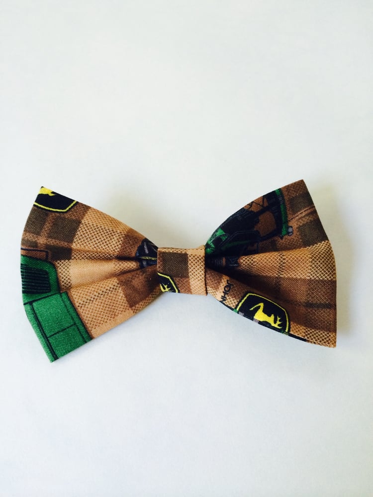 Image of John Deere Bow Tie