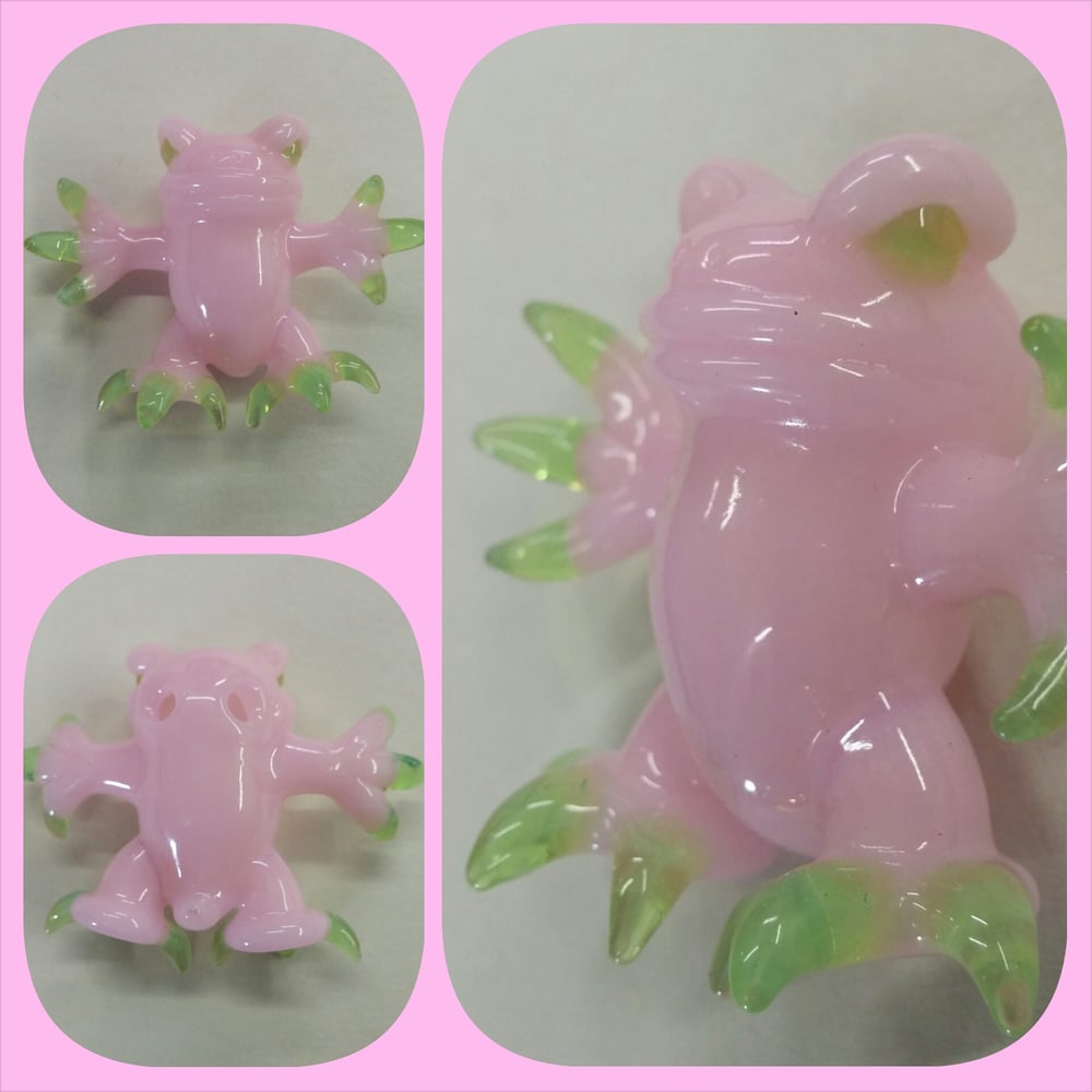 Image of "Pinky" the glass critter pendant