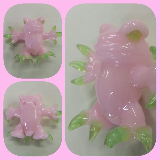 Image of "Pinky" the glass critter pendant