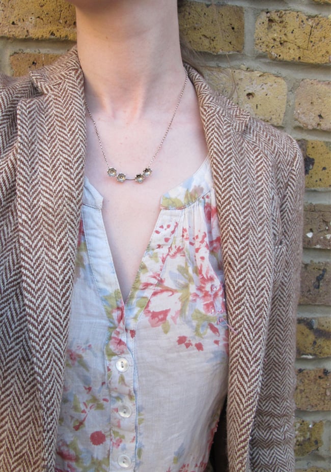 Springtime Daisy chain pendant