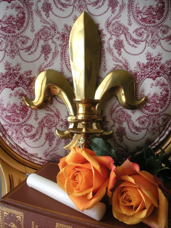 Image of Fleur de lis sconce