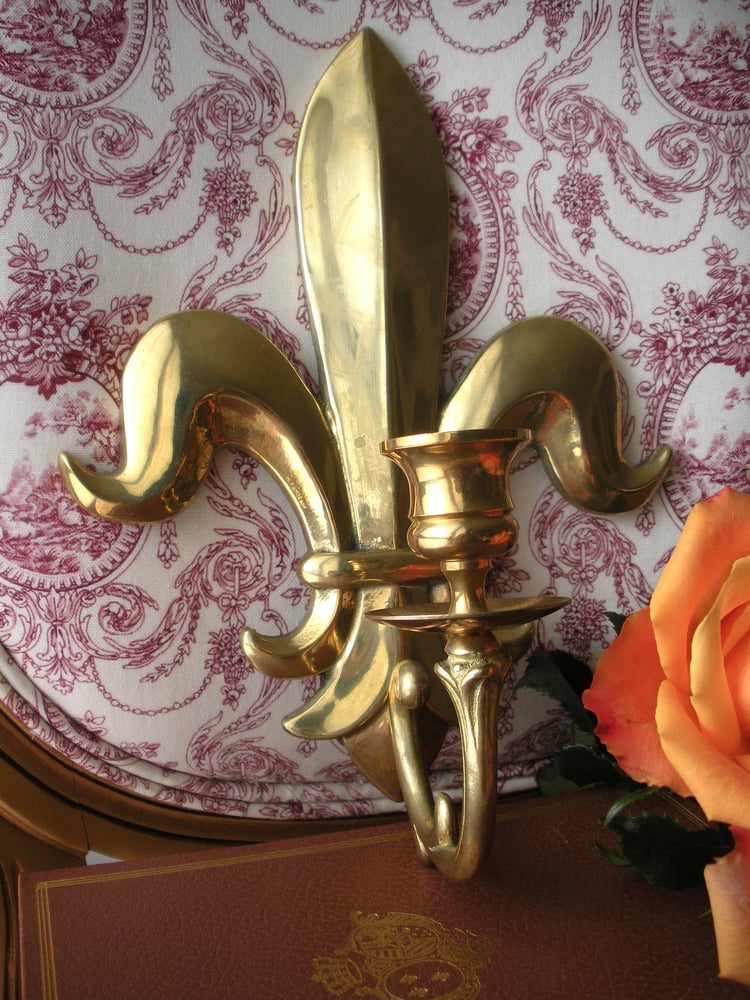 Image of Fleur de lis sconce