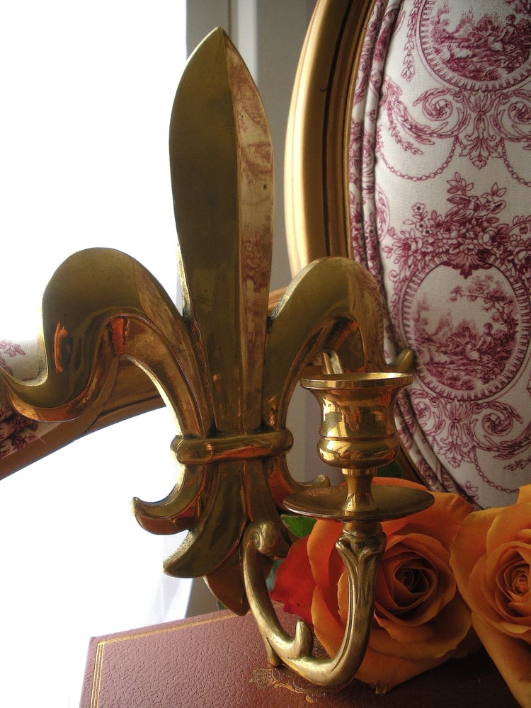 Image of Fleur de lis sconce