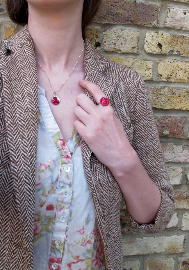 {NEW} Wonderland Painting the roses red pendant 