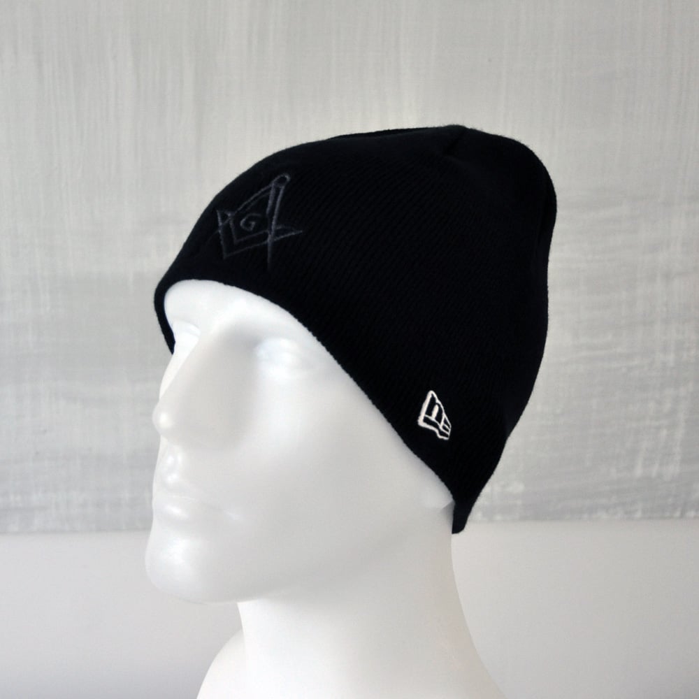 Black knitted beanie / Grip or Token