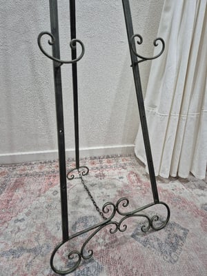 Image of Floor Easel. vintage look.
