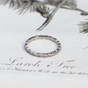 Image of Platinum 2mm laurel leaf carved ring