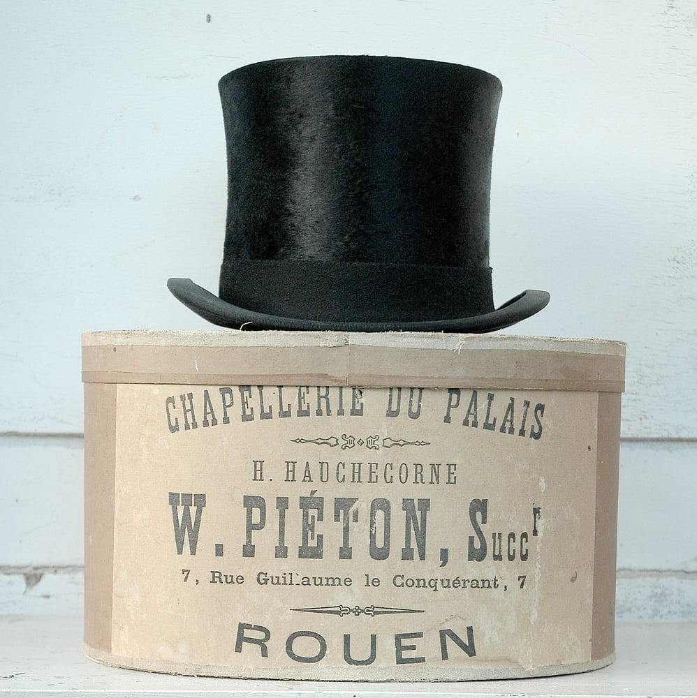 Image of  ANTIQUE FRENCH HAT & BOX