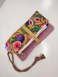 Image 2 of Maxi cartera BREVARIUM mostaza y ROSA