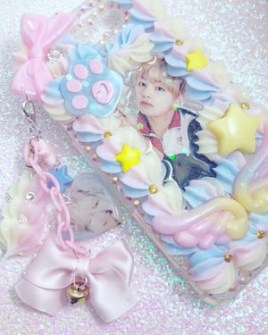 Image of Rhinestone or Whipped Resin Border Case 