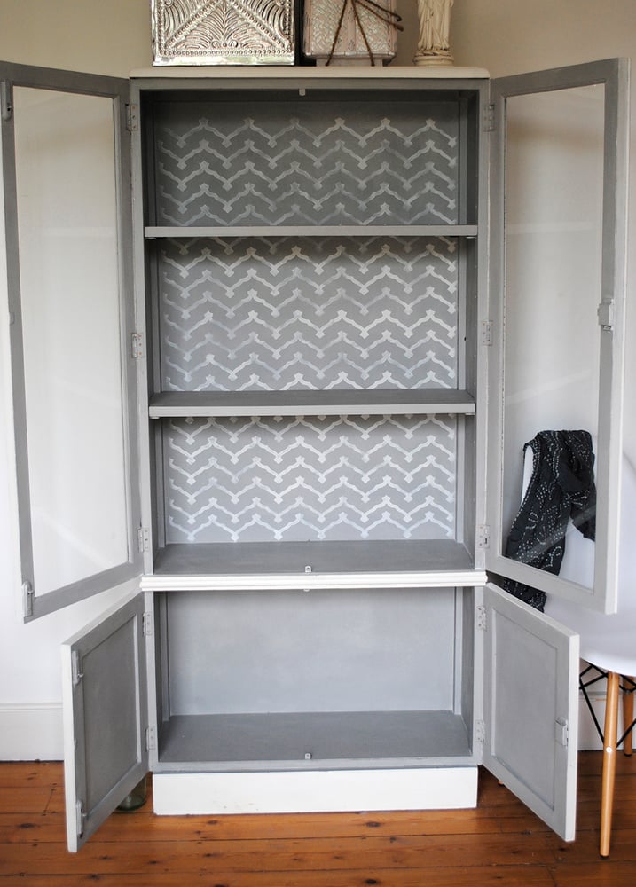 Kerala Cabinet / Nicolette Tabram