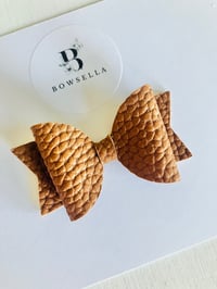 Image 1 of Chestnut bow 