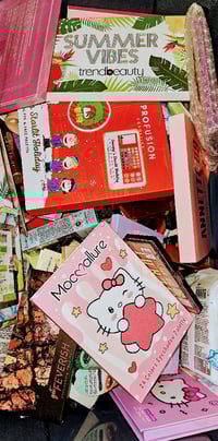 Image 1 of makeup scoop