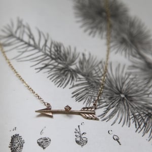 Image of *SALE* gold arrow and champagne diamond necklace