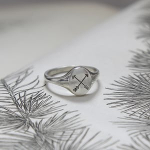 Image of *SALE - was £110* Silver small arrow signet ring