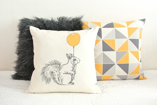 Image of Grand coussin écureuil 45x45cm -50%