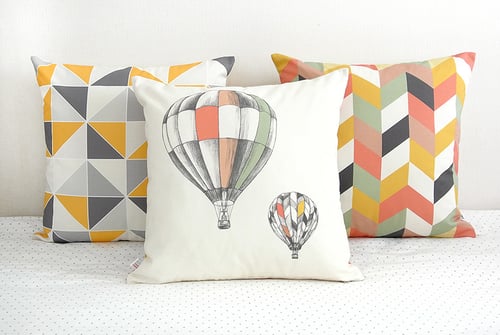 Image of Grand coussin montgolfières 45x45cm -50%