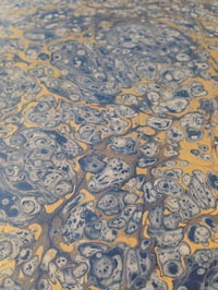 Image 4 of Marbled paper #83 'Frost' on blue base paper 