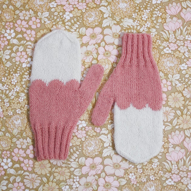 Image of Granliden Mittens: Cochineal/Pink